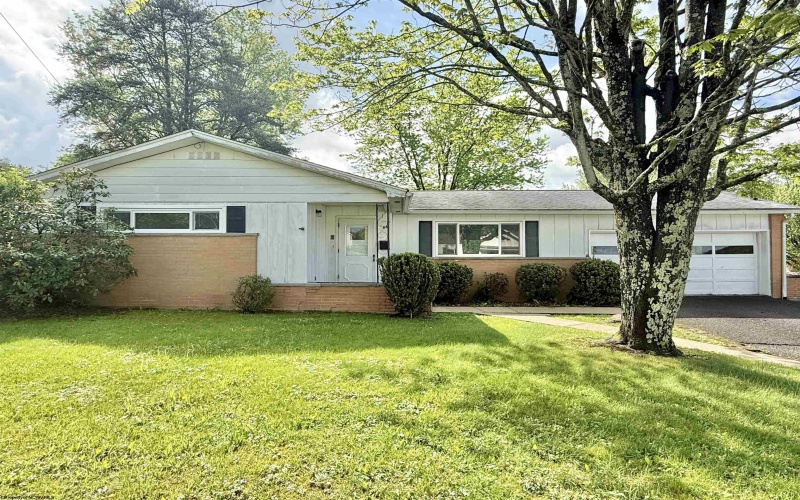 86 SCHOOL Street, Grafton, West Virginia 26354, 3 Bedrooms Bedrooms, 6 Rooms Rooms,1 BathroomBathrooms,Single Family Detached,For Sale,SCHOOL,10159376