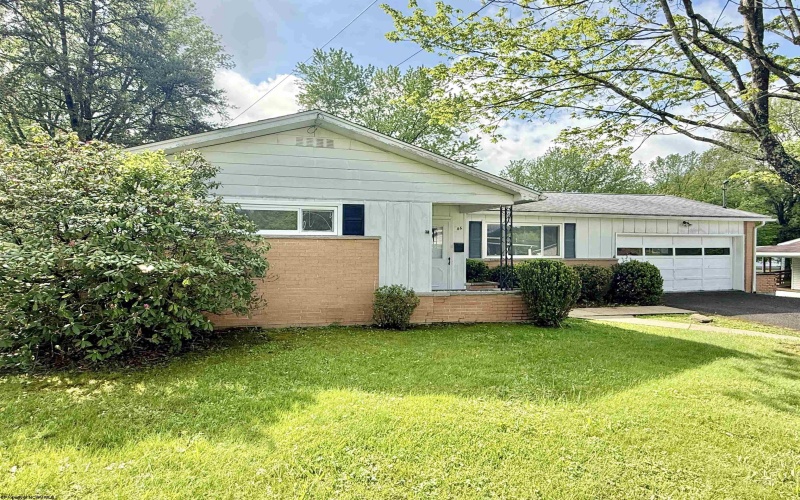 86 SCHOOL Street, Grafton, West Virginia 26354, 3 Bedrooms Bedrooms, 6 Rooms Rooms,1 BathroomBathrooms,Single Family Detached,For Sale,SCHOOL,10159376