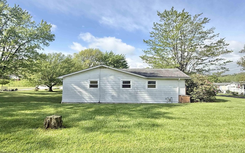 86 SCHOOL Street, Grafton, West Virginia 26354, 3 Bedrooms Bedrooms, 6 Rooms Rooms,1 BathroomBathrooms,Single Family Detached,For Sale,SCHOOL,10159376
