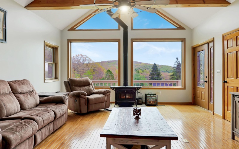 16 Cardinal Lane, Terra Alta, West Virginia 26764, 4 Bedrooms Bedrooms, 10 Rooms Rooms,3 BathroomsBathrooms,Single Family Detached,For Sale,Cardinal,10159393