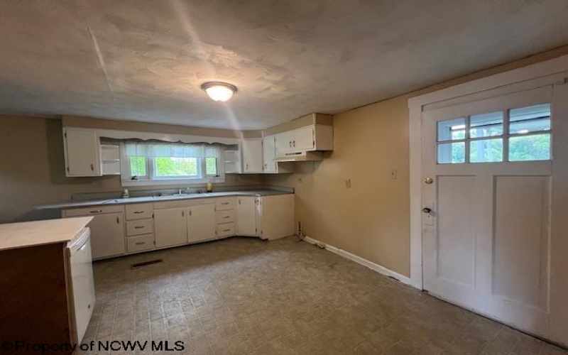 705 Cemetery Street, Mannington, West Virginia 26582, 2 Bedrooms Bedrooms, 7 Rooms Rooms,1 BathroomBathrooms,Single Family Detached,For Sale,Cemetery,10159426
