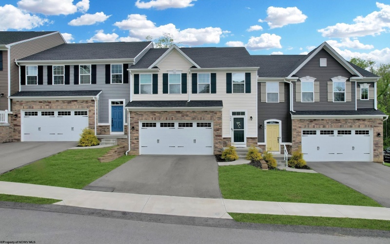102 Magisk Lane, Morgantown, West Virginia 26501, 3 Bedrooms Bedrooms, 7 Rooms Rooms,3 BathroomsBathrooms,Single Family Attached,For Sale,Magisk,10159405