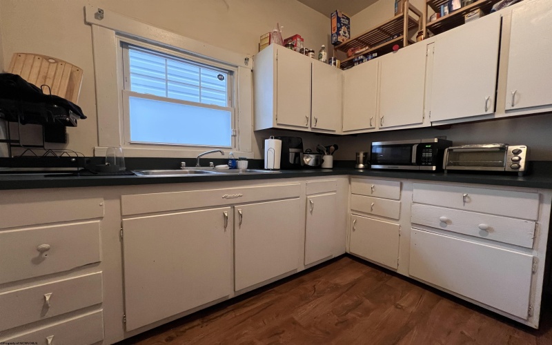 381 Forest Avenue, Morgantown, West Virginia 26505, ,Multi-unit/income,For Sale,Forest,10159412
