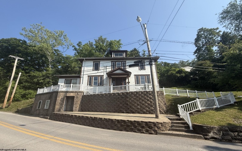 834 College Avenue, Morgantown, West Virginia 26501, ,Multi-unit/income,For Sale,College,10159413