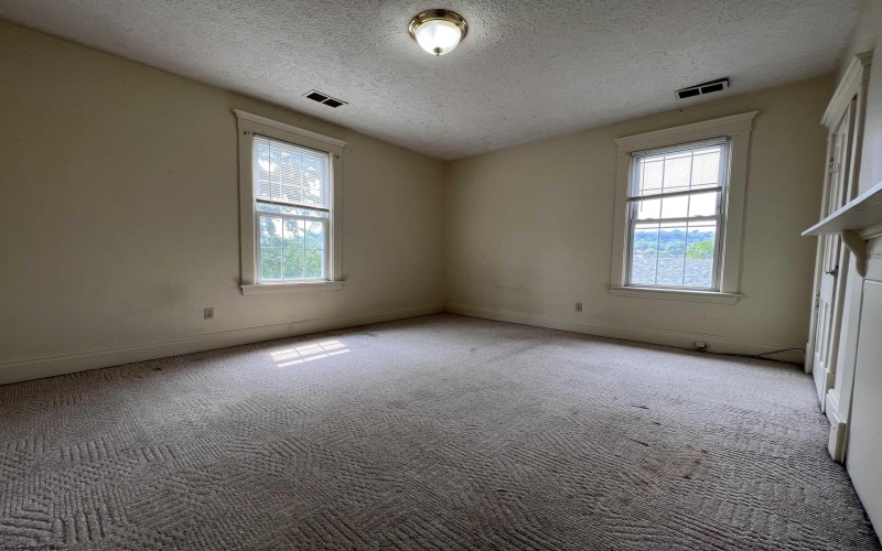 390 Forest Avenue, Morgantown, West Virginia 26505, ,Multi-unit/income,For Sale,Forest,10159415
