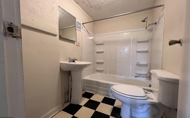 390 Forest Avenue, Morgantown, West Virginia 26505, ,Multi-unit/income,For Sale,Forest,10159415
