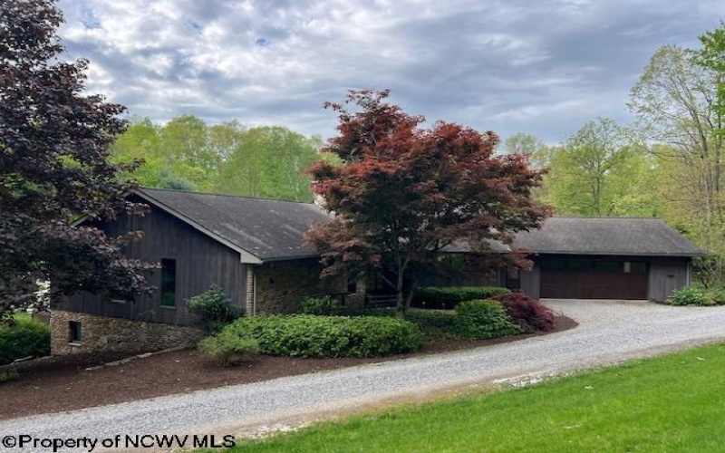 677 Dylan Road, Elkins, West Virginia 26241, 4 Bedrooms Bedrooms, 12 Rooms Rooms,3 BathroomsBathrooms,Single Family Detached,For Sale,Dylan,10159407
