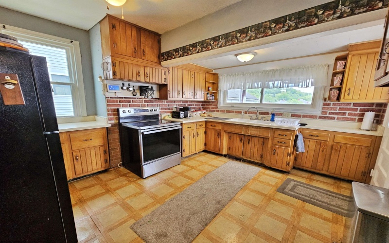 426 Duff Avenue, Clarksburg, West Virginia 26301, 3 Bedrooms Bedrooms, 7 Rooms Rooms,1 BathroomBathrooms,Single Family Detached,For Sale,Duff,10159403