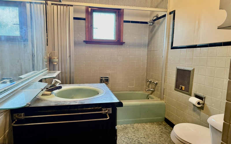 413 1/2 Murray Avenue, Fairmont, West Virginia 26554, 3 Bedrooms Bedrooms, 7 Rooms Rooms,2 BathroomsBathrooms,Single Family Detached,For Sale,Murray,10159402