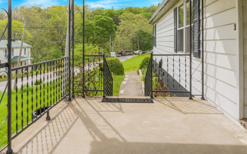 23 Daybrook Road, Blacksville, West Virginia 26521, 3 Bedrooms Bedrooms, 7 Rooms Rooms,2 BathroomsBathrooms,Single Family Detached,For Sale,Daybrook,10159422