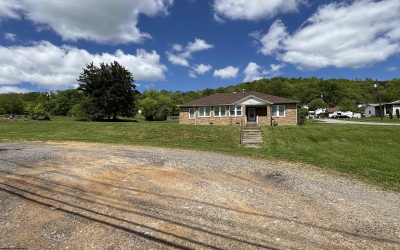 29 Dan Street, Hepzibah, West Virginia 26369, 3 Bedrooms Bedrooms, 7 Rooms Rooms,1 BathroomBathrooms,Single Family Detached,For Sale,Dan,10159416