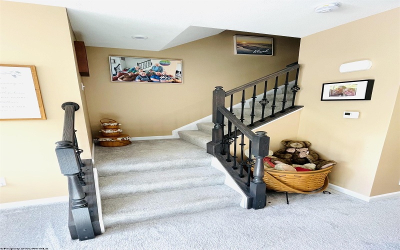 221 Queensbury Court, Fairmont, West Virginia 26554-5555, 3 Bedrooms Bedrooms, 11 Rooms Rooms,3 BathroomsBathrooms,Single Family Attached,For Sale,Queensbury,10159428