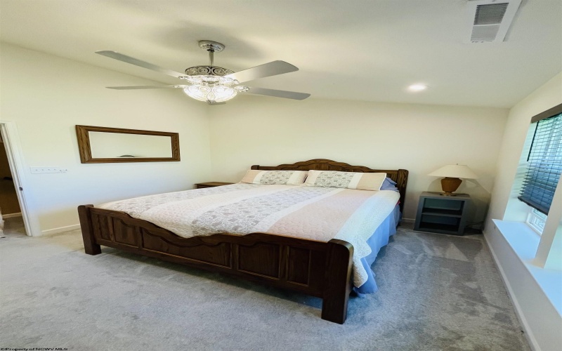 221 Queensbury Court, Fairmont, West Virginia 26554-5555, 3 Bedrooms Bedrooms, 11 Rooms Rooms,3 BathroomsBathrooms,Single Family Attached,For Sale,Queensbury,10159428