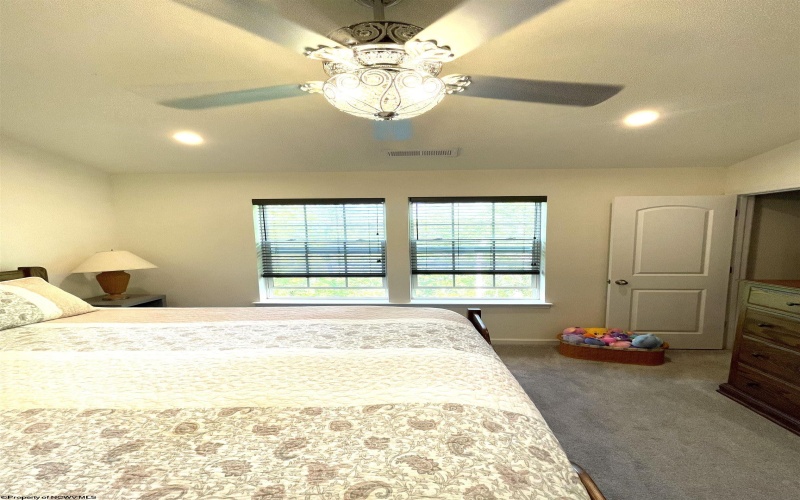 221 Queensbury Court, Fairmont, West Virginia 26554-5555, 3 Bedrooms Bedrooms, 11 Rooms Rooms,3 BathroomsBathrooms,Single Family Attached,For Sale,Queensbury,10159428