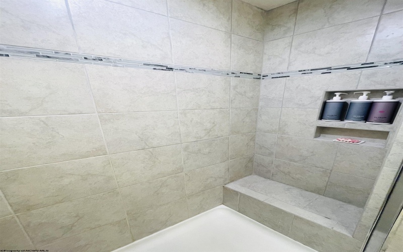 221 Queensbury Court, Fairmont, West Virginia 26554-5555, 3 Bedrooms Bedrooms, 11 Rooms Rooms,3 BathroomsBathrooms,Single Family Attached,For Sale,Queensbury,10159428