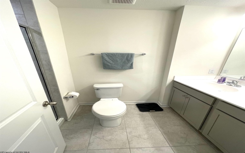 221 Queensbury Court, Fairmont, West Virginia 26554-5555, 3 Bedrooms Bedrooms, 11 Rooms Rooms,3 BathroomsBathrooms,Single Family Attached,For Sale,Queensbury,10159428
