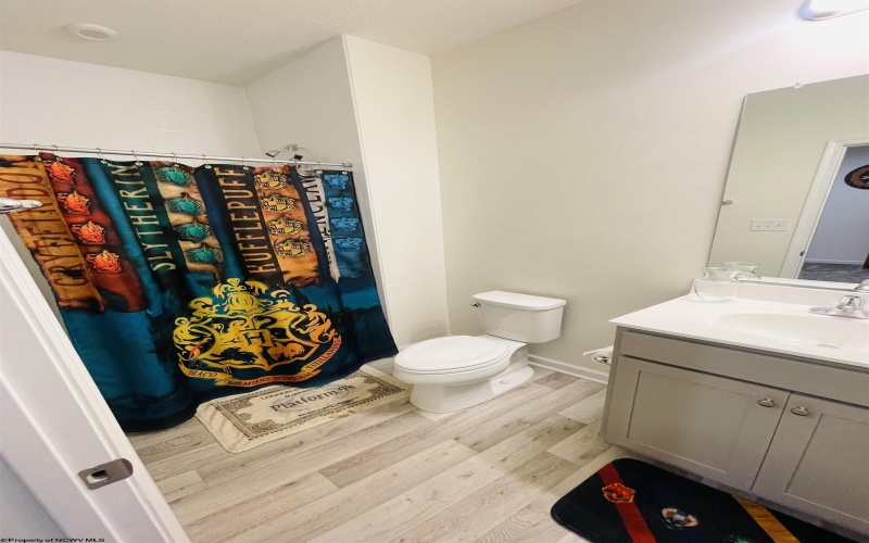 221 Queensbury Court, Fairmont, West Virginia 26554-5555, 3 Bedrooms Bedrooms, 11 Rooms Rooms,3 BathroomsBathrooms,Single Family Attached,For Sale,Queensbury,10159428