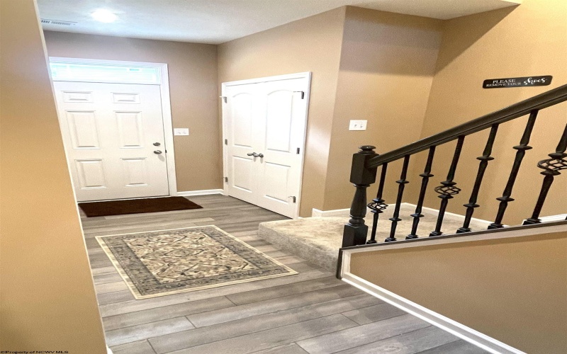 221 Queensbury Court, Fairmont, West Virginia 26554-5555, 3 Bedrooms Bedrooms, 11 Rooms Rooms,3 BathroomsBathrooms,Single Family Attached,For Sale,Queensbury,10159428