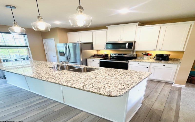 221 Queensbury Court, Fairmont, West Virginia 26554-5555, 3 Bedrooms Bedrooms, 11 Rooms Rooms,3 BathroomsBathrooms,Single Family Attached,For Sale,Queensbury,10159428