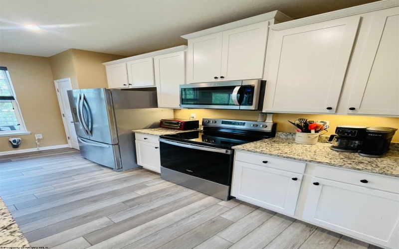 221 Queensbury Court, Fairmont, West Virginia 26554-5555, 3 Bedrooms Bedrooms, 11 Rooms Rooms,3 BathroomsBathrooms,Single Family Attached,For Sale,Queensbury,10159428