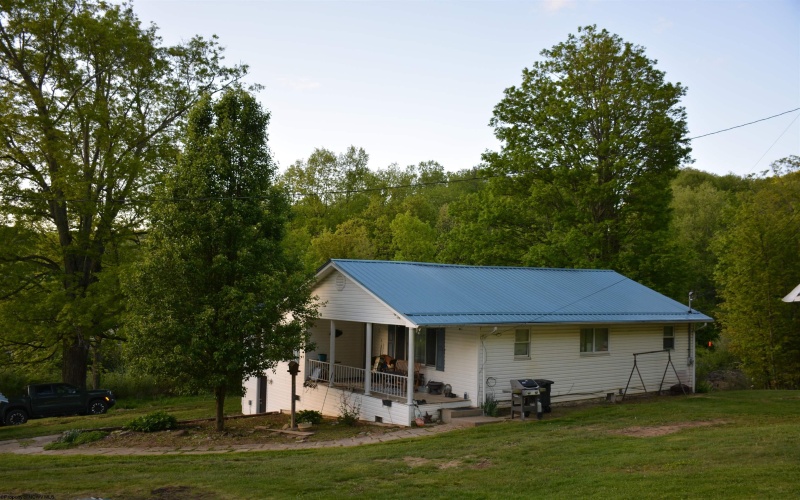 3254 Clarksburg Road, Buckhannon, West Virginia 26201, 3 Bedrooms Bedrooms, 6 Rooms Rooms,1 BathroomBathrooms,Single Family Detached,For Sale,Clarksburg,10159432