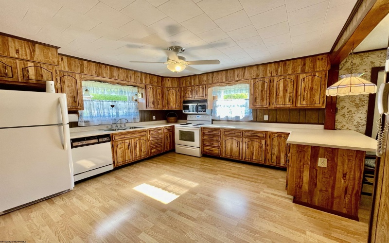 303 Morgantown Street, Kingwood, West Virginia 26537, 1 Bedroom Bedrooms, 4 Rooms Rooms,1 BathroomBathrooms,Single Family Detached,For Sale,Morgantown,10159431