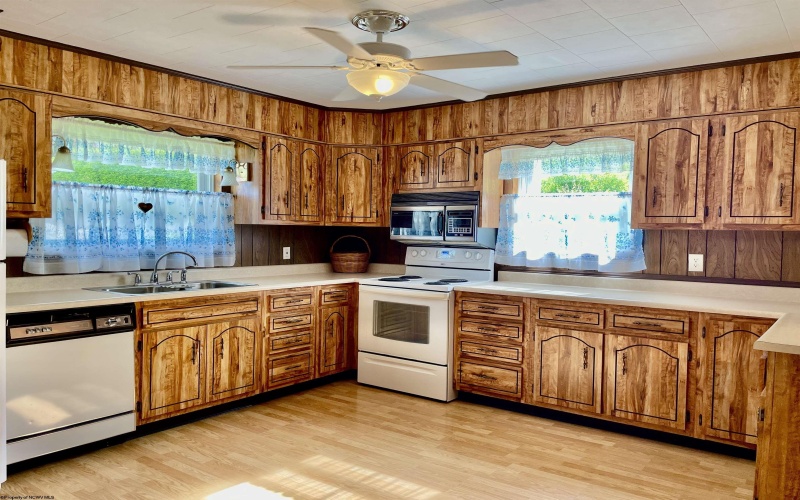 303 Morgantown Street, Kingwood, West Virginia 26537, 1 Bedroom Bedrooms, 4 Rooms Rooms,1 BathroomBathrooms,Single Family Detached,For Sale,Morgantown,10159431
