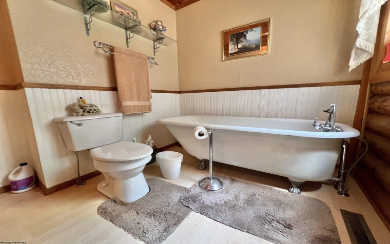 1209 Gaines Road, Rock Cave, West Virginia 26234, 3 Bedrooms Bedrooms, 5 Rooms Rooms,3 BathroomsBathrooms,Single Family Detached,For Sale,Gaines,10159446
