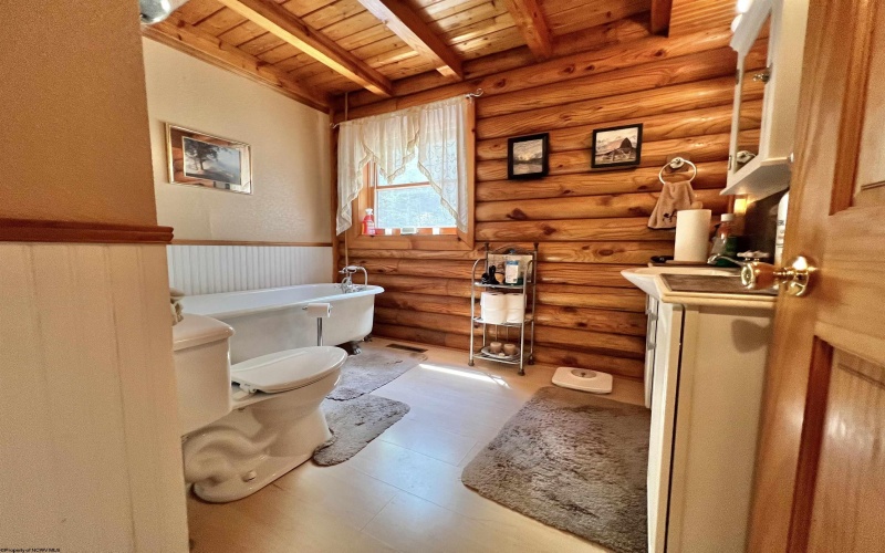 1209 Gaines Road, Rock Cave, West Virginia 26234, 3 Bedrooms Bedrooms, 5 Rooms Rooms,3 BathroomsBathrooms,Single Family Detached,For Sale,Gaines,10159446