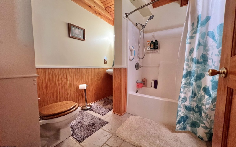 1209 Gaines Road, Rock Cave, West Virginia 26234, 3 Bedrooms Bedrooms, 5 Rooms Rooms,3 BathroomsBathrooms,Single Family Detached,For Sale,Gaines,10159446