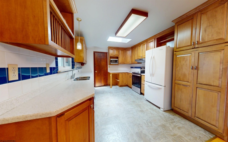 1914 Country Club Road, Fairmont, West Virginia 26554, 4 Bedrooms Bedrooms, 10 Rooms Rooms,3 BathroomsBathrooms,Single Family Detached,For Sale,Country Club,10159449