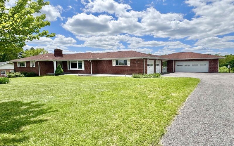1914 Country Club Road, Fairmont, West Virginia 26554, 4 Bedrooms Bedrooms, 10 Rooms Rooms,3 BathroomsBathrooms,Single Family Detached,For Sale,Country Club,10159449