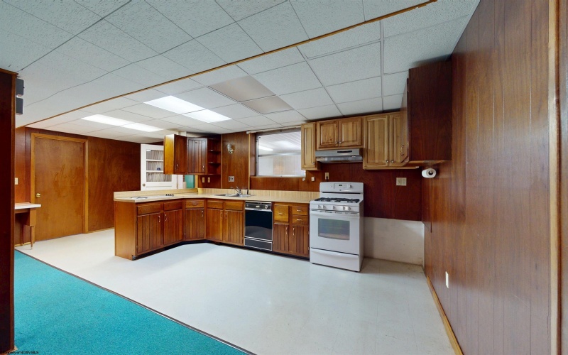 1914 Country Club Road, Fairmont, West Virginia 26554, 4 Bedrooms Bedrooms, 10 Rooms Rooms,3 BathroomsBathrooms,Single Family Detached,For Sale,Country Club,10159449