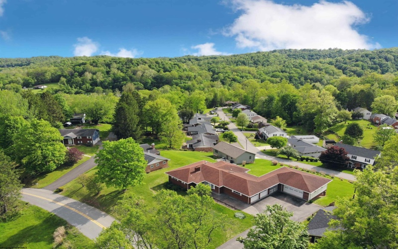 1914 Country Club Road, Fairmont, West Virginia 26554, 4 Bedrooms Bedrooms, 10 Rooms Rooms,3 BathroomsBathrooms,Single Family Detached,For Sale,Country Club,10159449