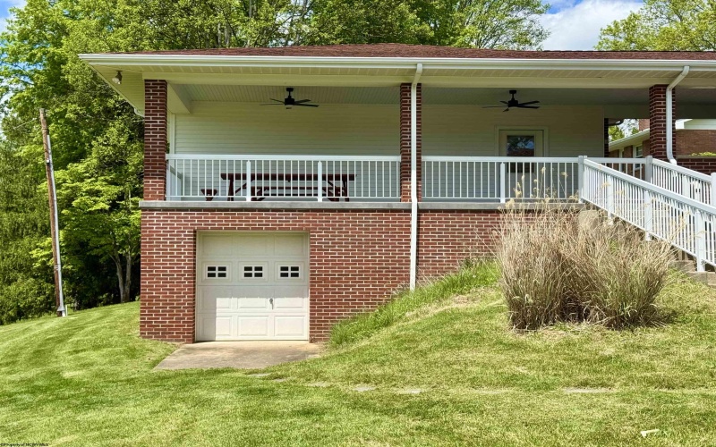 1914 Country Club Road, Fairmont, West Virginia 26554, 4 Bedrooms Bedrooms, 10 Rooms Rooms,3 BathroomsBathrooms,Single Family Detached,For Sale,Country Club,10159449