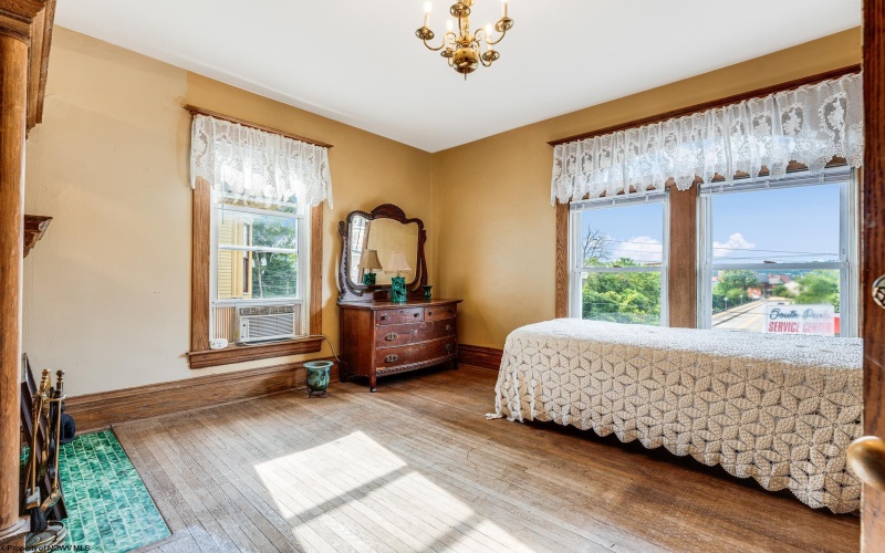 236 Cobun Avenue, Morgantown, West Virginia 26501, 6 Bedrooms Bedrooms, 13 Rooms Rooms,2 BathroomsBathrooms,Single Family Detached,For Sale,Cobun,10159479