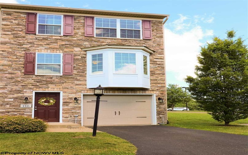 40 Barrington Court, Bridgeport, West Virginia 26330, 2 Bedrooms Bedrooms, 6 Rooms Rooms,2 BathroomsBathrooms,Single Family Attached,For Sale,Barrington,10159474