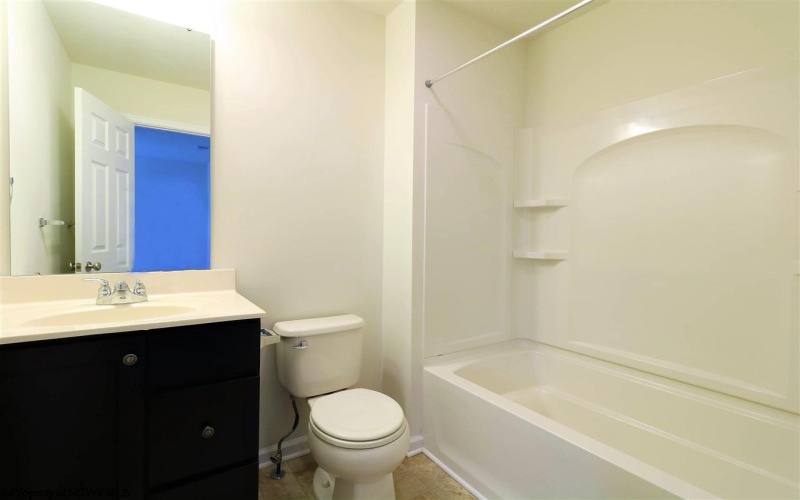 40 Barrington Court, Bridgeport, West Virginia 26330, 2 Bedrooms Bedrooms, 6 Rooms Rooms,2 BathroomsBathrooms,Single Family Attached,For Sale,Barrington,10159474
