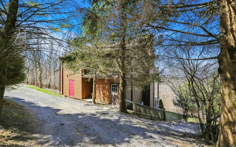 1901 Mountainside Road, Davis, West Virginia 26260, 4 Bedrooms Bedrooms, 8 Rooms Rooms,3 BathroomsBathrooms,Single Family Detached,For Sale,Mountainside,10159463
