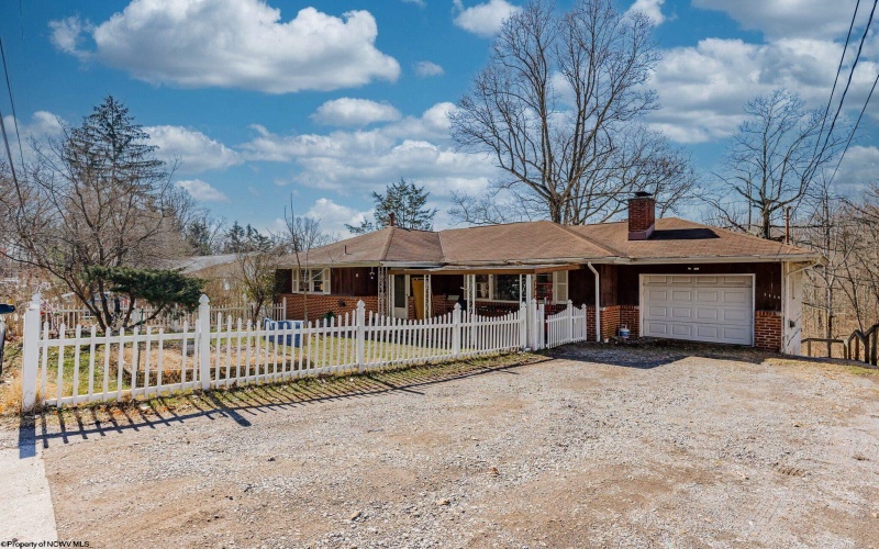 1114 Berwood Drive, Morgantown, West Virginia 26505, 5 Bedrooms Bedrooms, 10 Rooms Rooms,2 BathroomsBathrooms,Single Family Detached,For Sale,Berwood,10159458