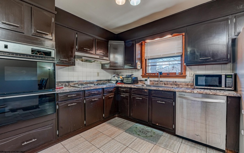 1114 Berwood Drive, Morgantown, West Virginia 26505, 5 Bedrooms Bedrooms, 10 Rooms Rooms,2 BathroomsBathrooms,Single Family Detached,For Sale,Berwood,10159458