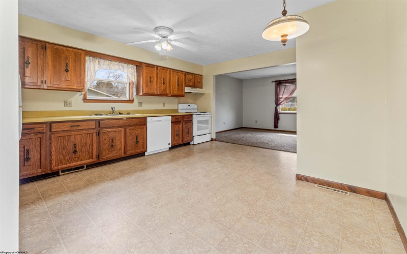 136 2nd Street, Westover, West Virginia 26501, 2 Bedrooms Bedrooms, 4 Rooms Rooms,1 BathroomBathrooms,Single Family Detached,For Sale,2nd,10159457