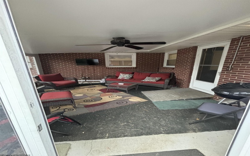 324 Dunkin Avenue, Bridgeport, West Virginia 26330, 3 Bedrooms Bedrooms, 7 Rooms Rooms,1 BathroomBathrooms,Single Family Detached,For Sale,Dunkin,10159472