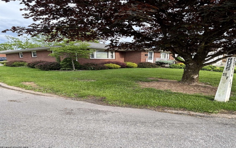 324 Dunkin Avenue, Bridgeport, West Virginia 26330, 3 Bedrooms Bedrooms, 7 Rooms Rooms,1 BathroomBathrooms,Single Family Detached,For Sale,Dunkin,10159472