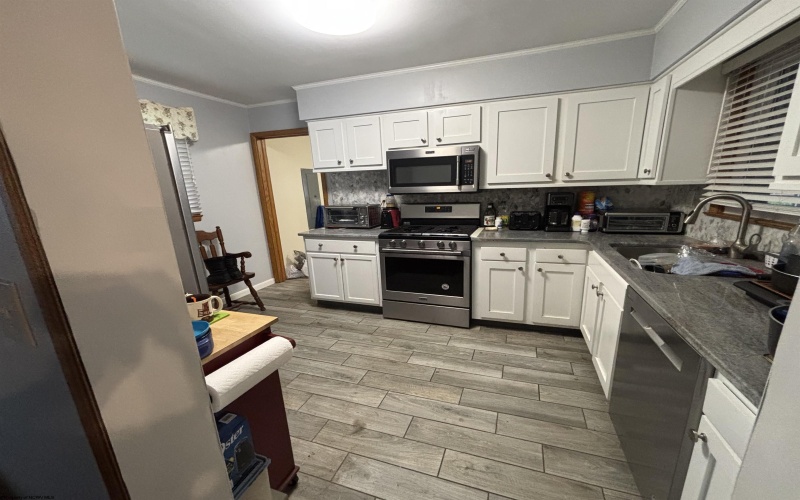 324 Dunkin Avenue, Bridgeport, West Virginia 26330, 3 Bedrooms Bedrooms, 7 Rooms Rooms,1 BathroomBathrooms,Single Family Detached,For Sale,Dunkin,10159472