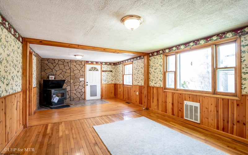 22 Euclid Avenue, Thomas, West Virginia 26292, 3 Bedrooms Bedrooms, 8 Rooms Rooms,2 BathroomsBathrooms,Single Family Detached,For Sale,Euclid,10159482