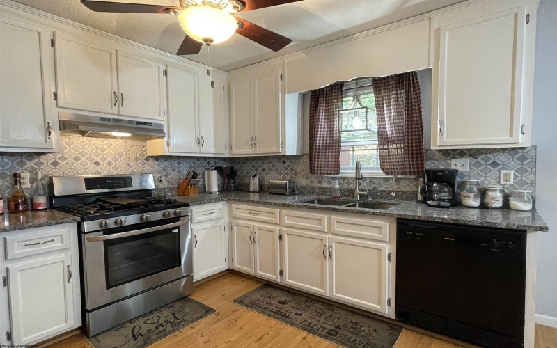 4 Hall Valley Court, Bridgeport, West Virginia 26330, 2 Bedrooms Bedrooms, 5 Rooms Rooms,1 BathroomBathrooms,Single Family Attached,For Sale,Hall Valley,10159498