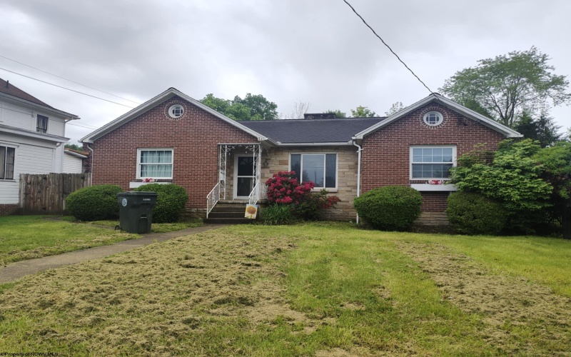 71 Smithfield Street, Buckhannon, West Virginia 26201, 2 Bedrooms Bedrooms, 6 Rooms Rooms,2 BathroomsBathrooms,Single Family Detached,For Sale,Smithfield,10159492