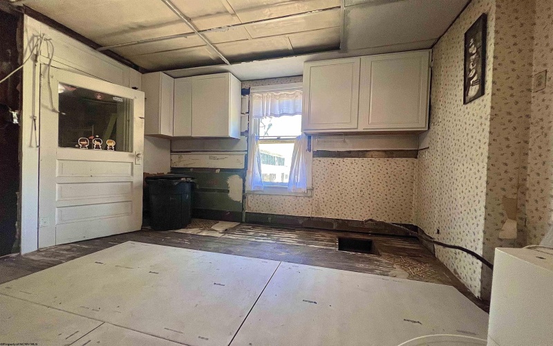 11 Park Avenue, Westover, West Virginia 26505, 3 Bedrooms Bedrooms, 8 Rooms Rooms,1 BathroomBathrooms,Single Family Detached,For Sale,Park,10159486
