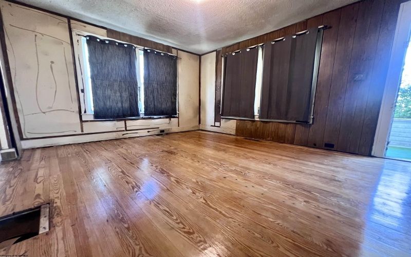 11 Park Avenue, Westover, West Virginia 26505, 3 Bedrooms Bedrooms, 8 Rooms Rooms,1 BathroomBathrooms,Single Family Detached,For Sale,Park,10159486